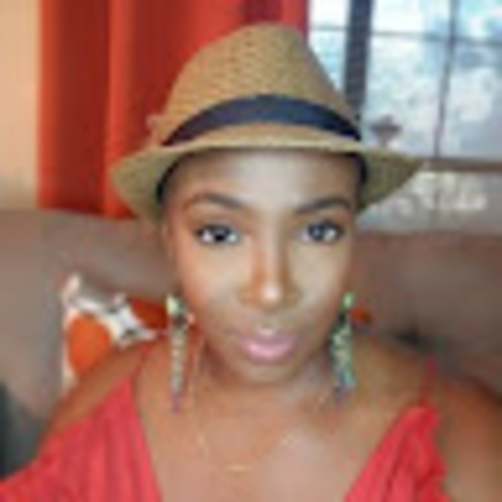 Meet your Posher, Lipstick & curls